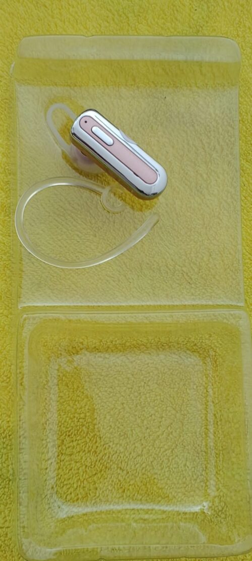 Compact wireless Bluetooth device universal compatibility